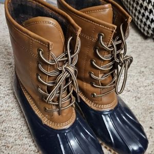 Duck boots